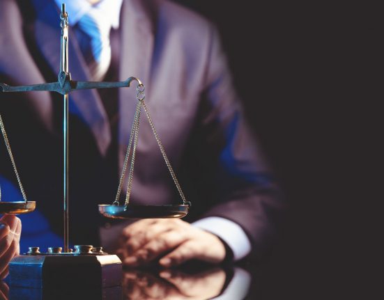 How to Become a Litigation Lawyer