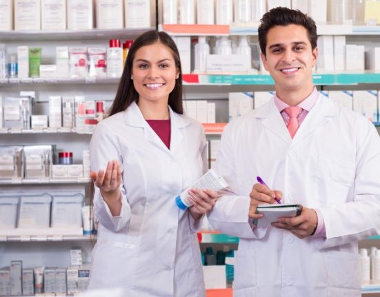 how to become a pharmacist